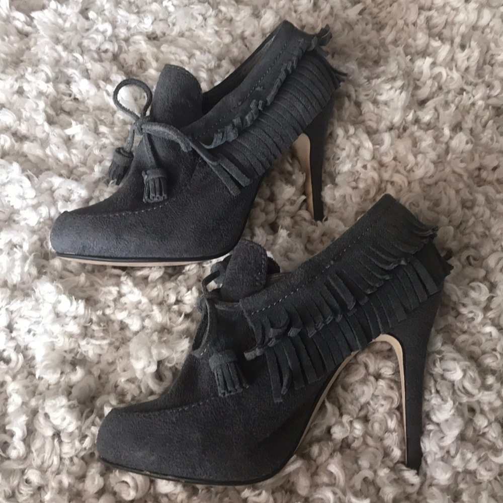 Anne Michelle grey suede fringe booties EUC